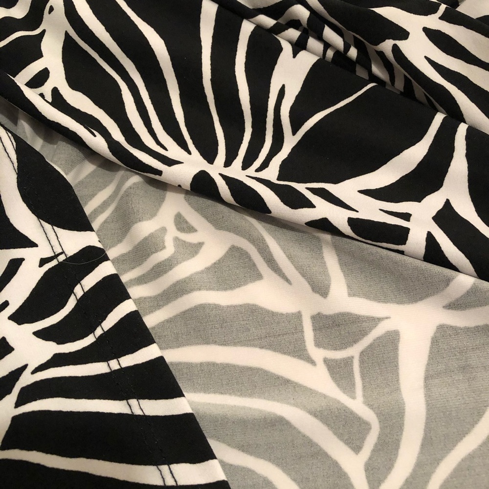 💙3/$25 Like New Tropical Swim Cover-up/Dress with Open Pockets- Small - Picture 6 of 6